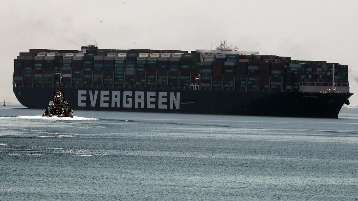 Svey Kanal'n tkayan ''The Ever Given'' gemisi Msr kara sularndan ayrlarak Hollanda'ya doru yola kt