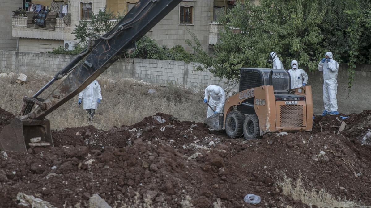Afrin'de toplu mezarda bulunan ceset says 61'e ulat