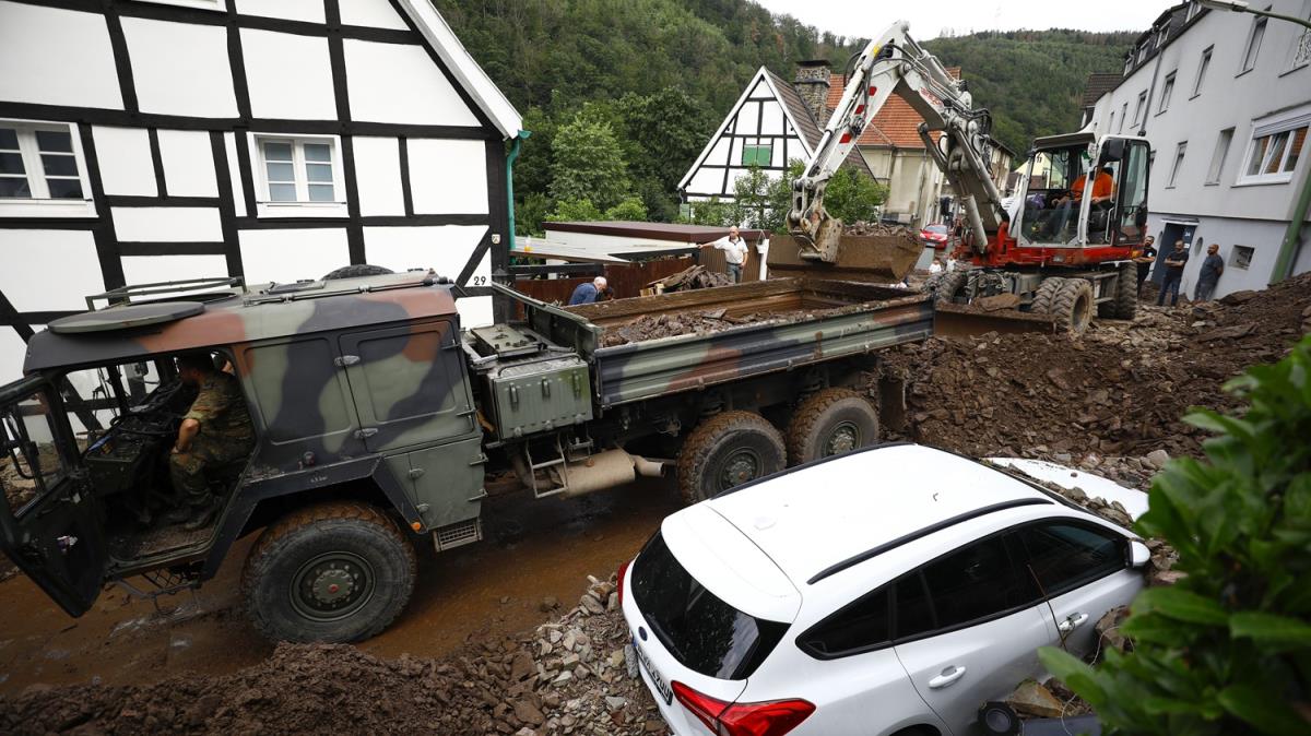 Almanya'daki sel felaketinde lenlerin says 103'e ykseldi