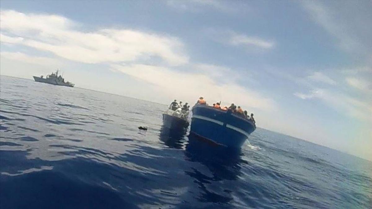 Endonezya'da iddetli frtnada birok tekne alabora oldu: 9 l