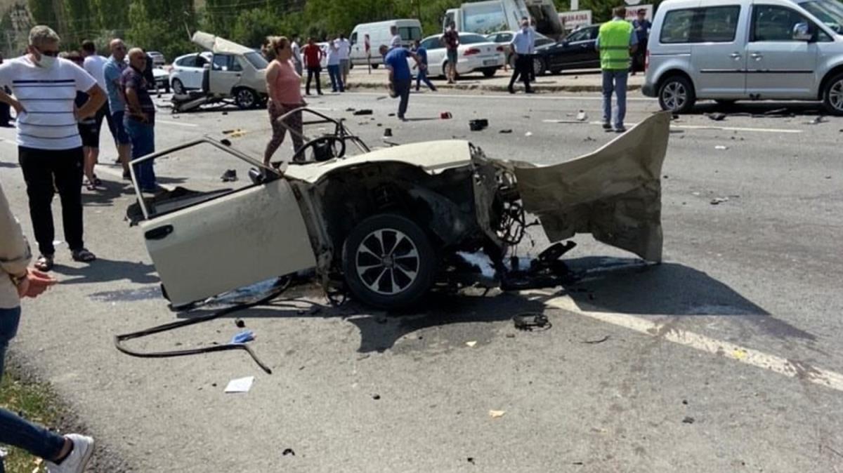 Ankara'da zincirleme trafik kazas: 1 l, 10 yaral 