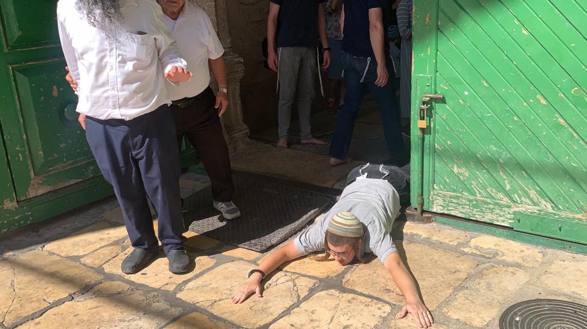 srail polisi korumasnda binden fazla fanatik Yahudi Mescid-i Aksa'ya baskn dzenledi