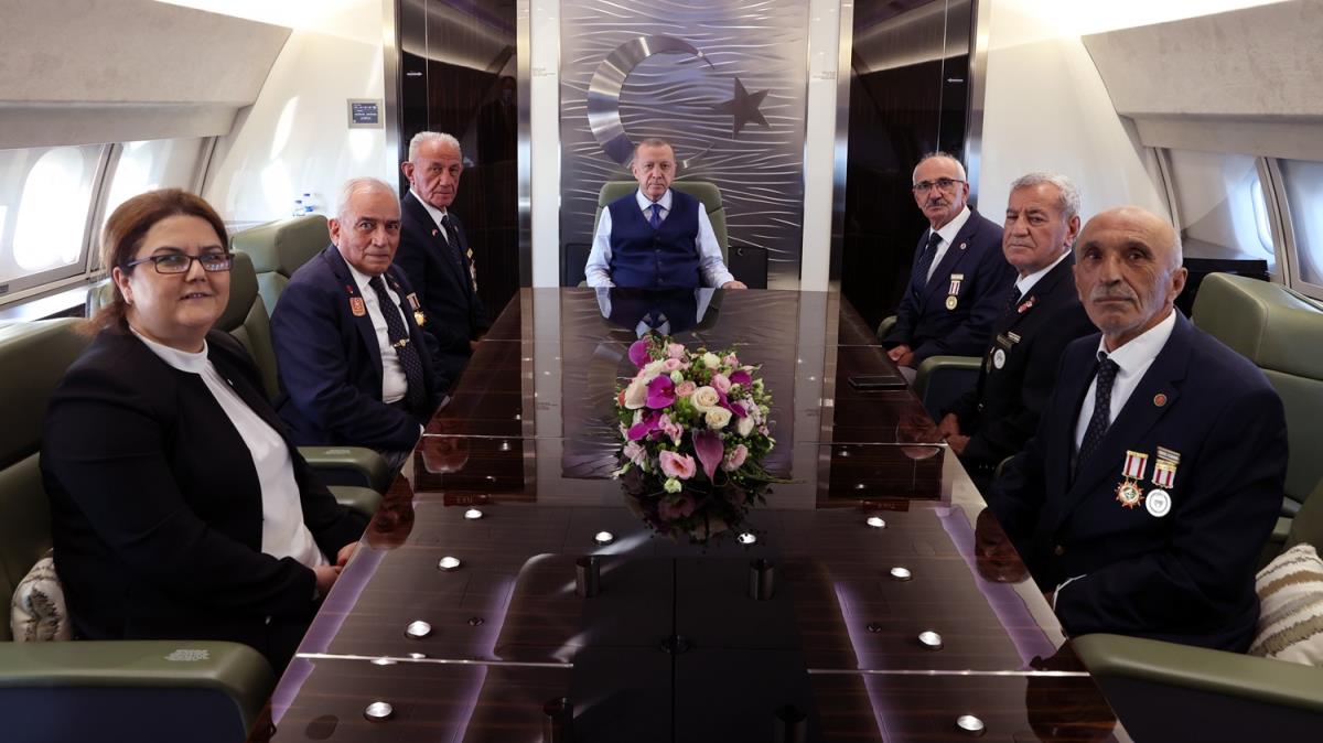 Cumhurbakan Erdoan, Kbrs gazileriyle uakta bir araya geldi 