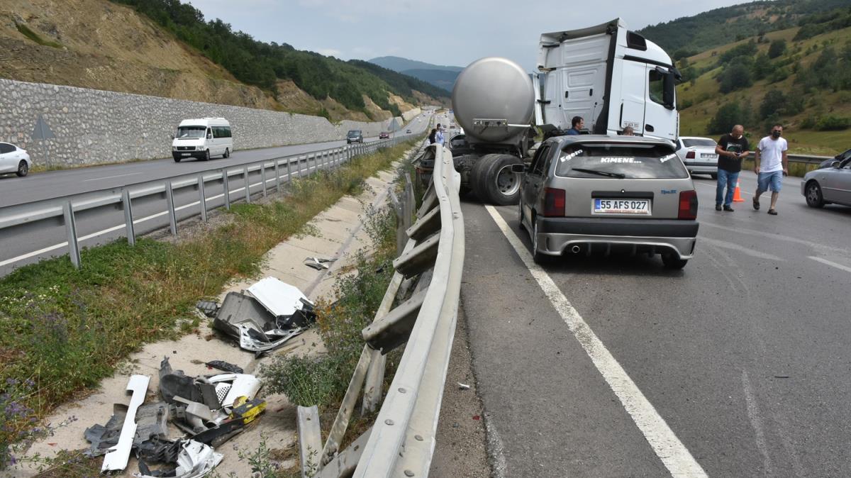 Trafik kazalarnda bayram bilanosu: 30 kii ld, 210 kii yaraland