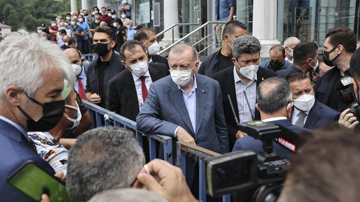 Cumhurbakan Erdoan cuma namazn Gneysu Merkez Camisi'nde kld