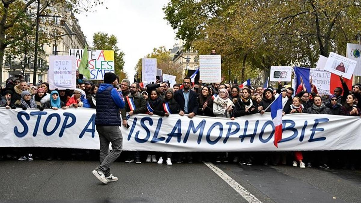 Fransa'da Mslmanlar tekiletiren yasa tasars onayland