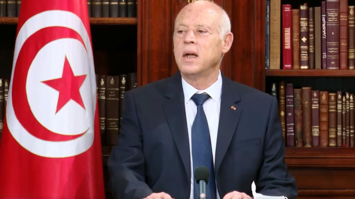 Siyasi kaos sryor: Cumhurbakan sokaa kma yasa ilan etti! 