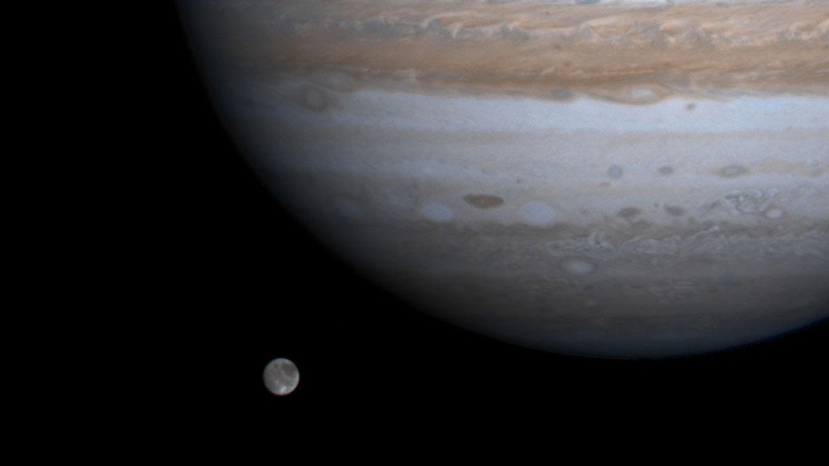 Jpiter'in en byk uydusu Ganymede'de su buhar bulundu