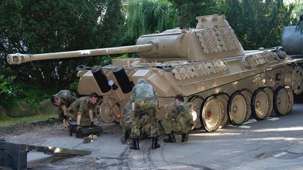 Mahkemelik oldu: 84 yandaki adamn deposundan Nazi dnemine ait tank kt! 