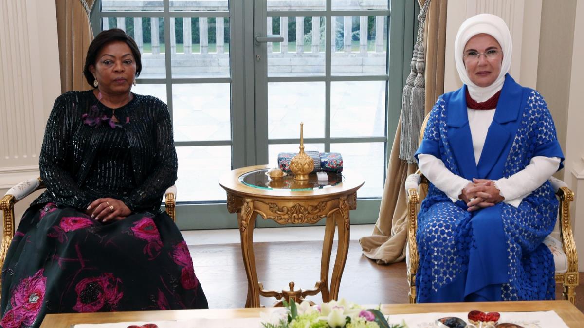 Emine Erdoan, Angola Cumhurbakannn eini misafir etti