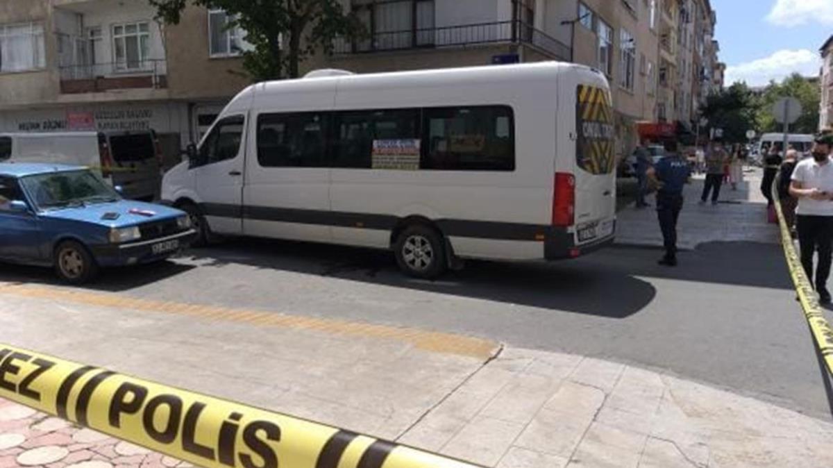 Yolun karsna gemeye alan 7 yandaki ocua araba arpt
