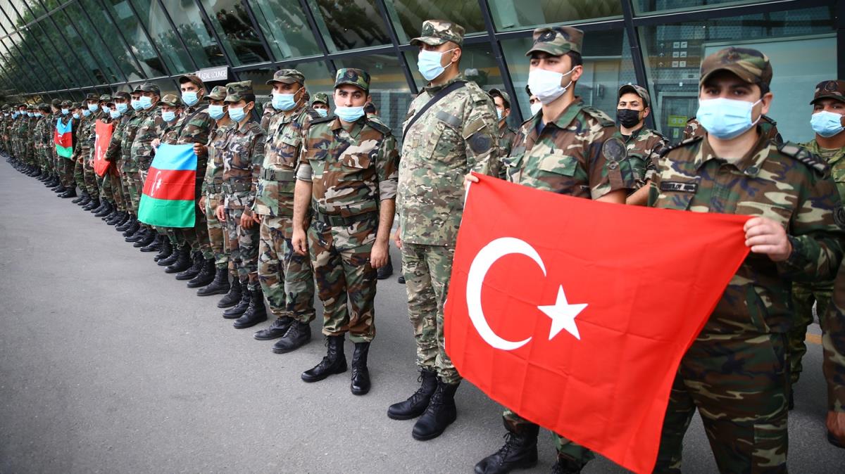 Azerbaycanl ekipler, orman yangnlaryla mcadeleye destek iin Trkiye'ye hareket etti