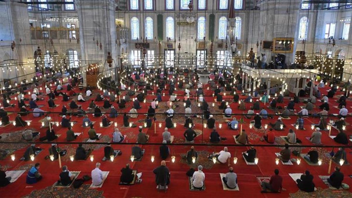 Cuma hutbesinde 'afetlere kar sorumluluk' vurgusu