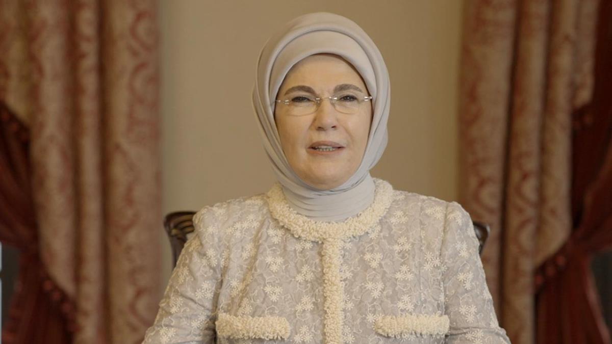 Emine Erdoan'dan fidan ba ars