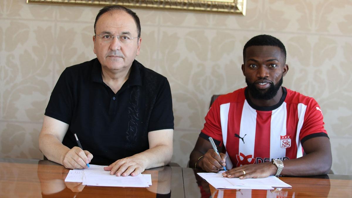 Sivasspor Azubuike'yi kiralad