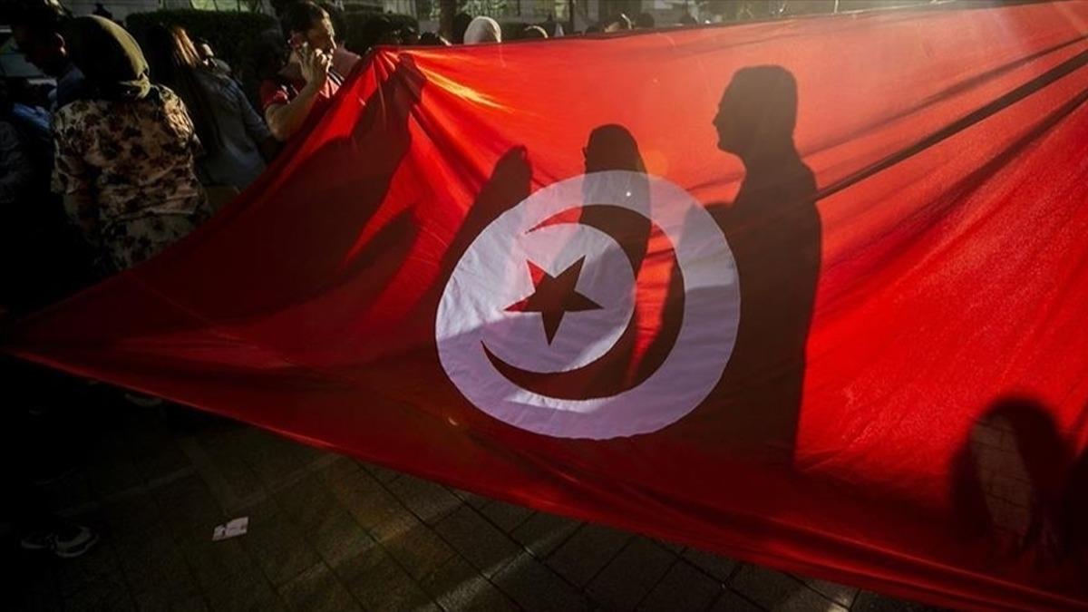 Tunus'ta sular durulmuyor! ki milletvekili gzaltna alnd