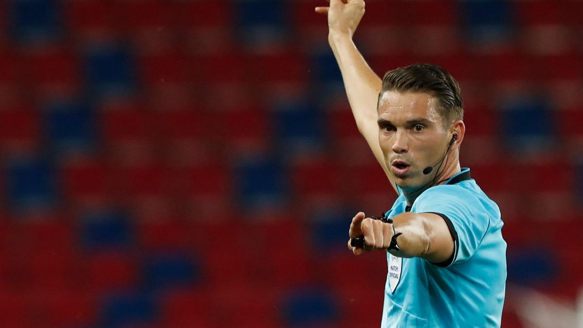 Galatasaray-St. Johnstone mana svireli hakem