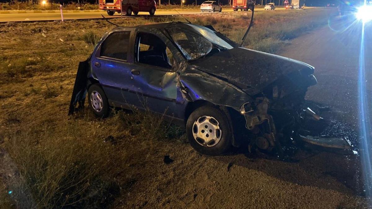 Otomobil devrildi, 2 kii hayatn kaybetti