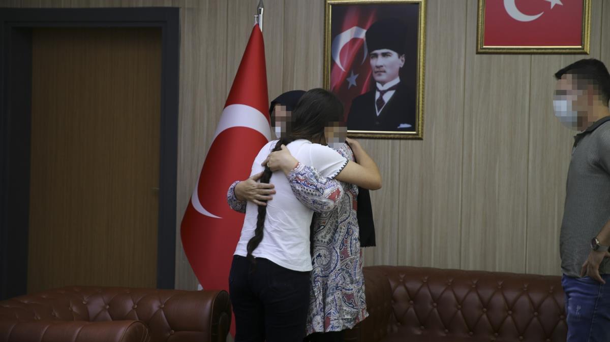 Teslim olan 2 kadn terrist aileleriyle buluturuldu