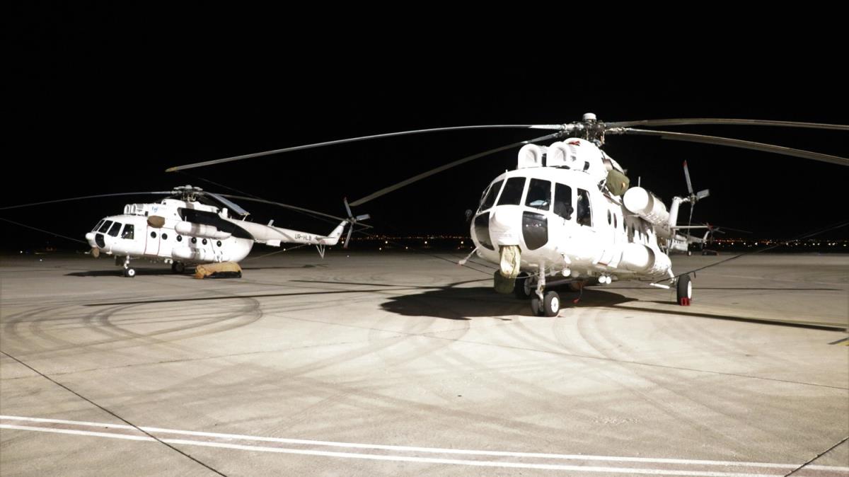Isparta Havaliman'na gelen 5 yangn helikopteri alevlere mdahale iin hazrlklara balad 
