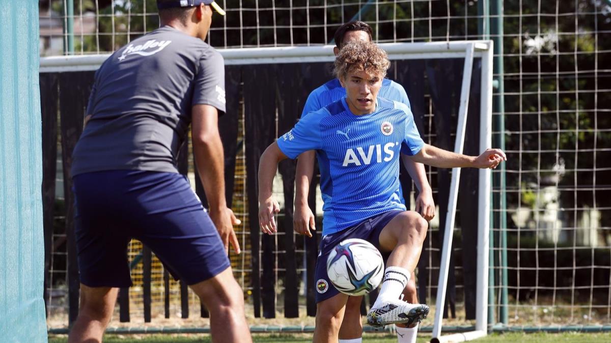 Fenerbahe'de yeni transfer atay Kurukalp antrenmanda