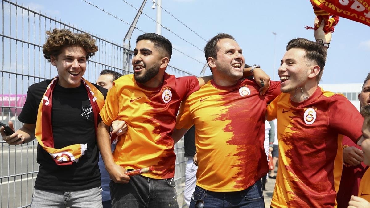 Galatasaray'dan maa saatler kala taraftarna uyar