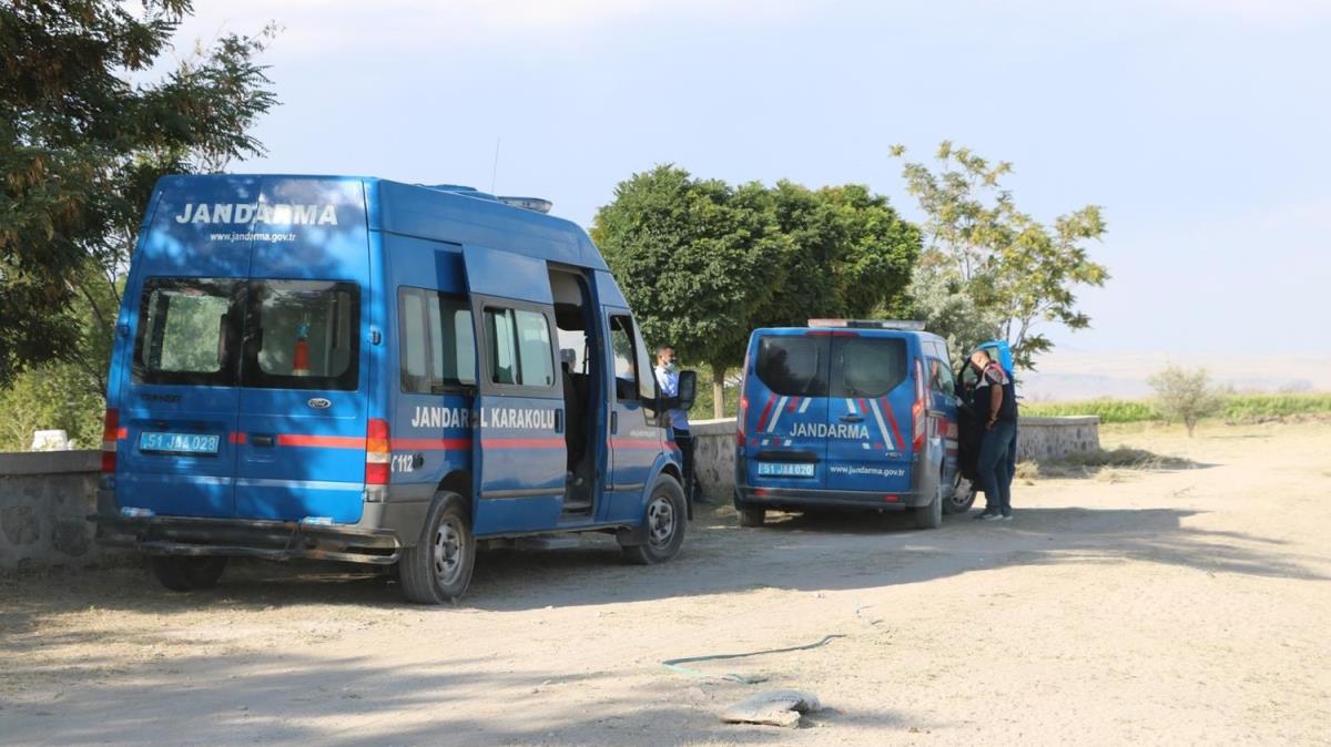 Arazi anlamazl nedeniyle mezarlkta bulutuu baba ile olunu ldrd