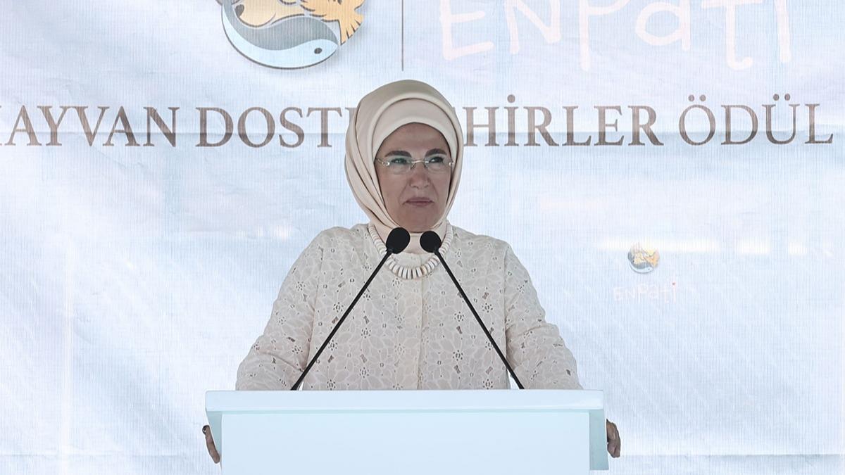 Emine Erdoan'dan 'Busenazlar'a tebrik