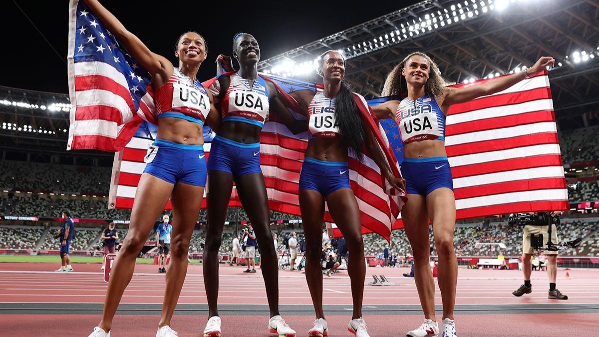 Kadnlar 4x400'de kazanan ABD