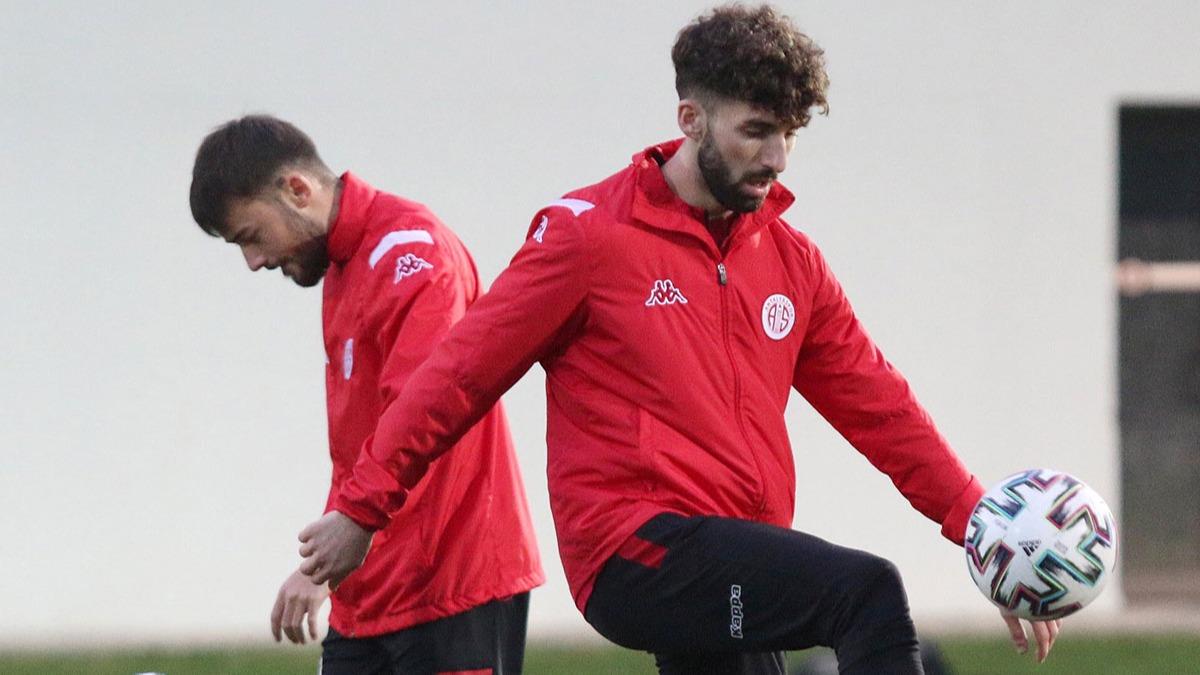 Nottingham Forest, Antalyaspor'un sa beki Mert Ylmaz'n peinde