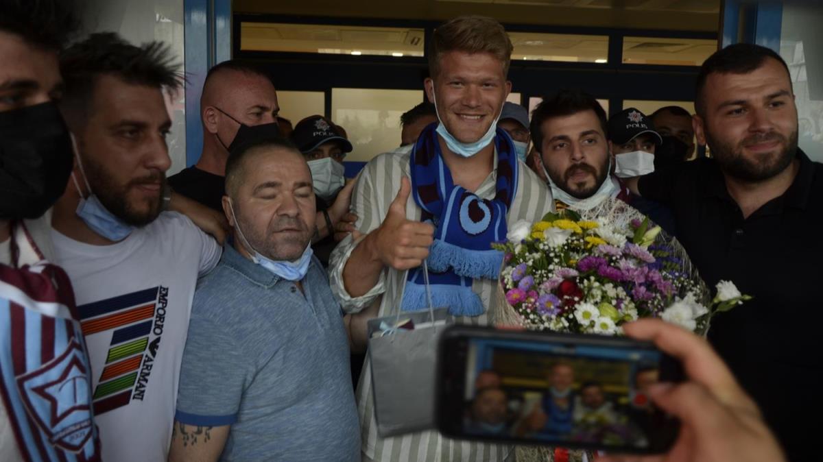 Son dakika! Trabzonspor yeni golcs Cornelius'a kavutu