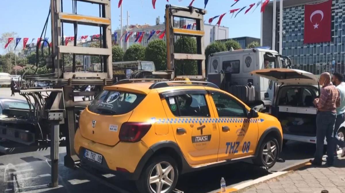 Polisi turist sanan taksici Taksim'den ili'ye 500 lira istedi