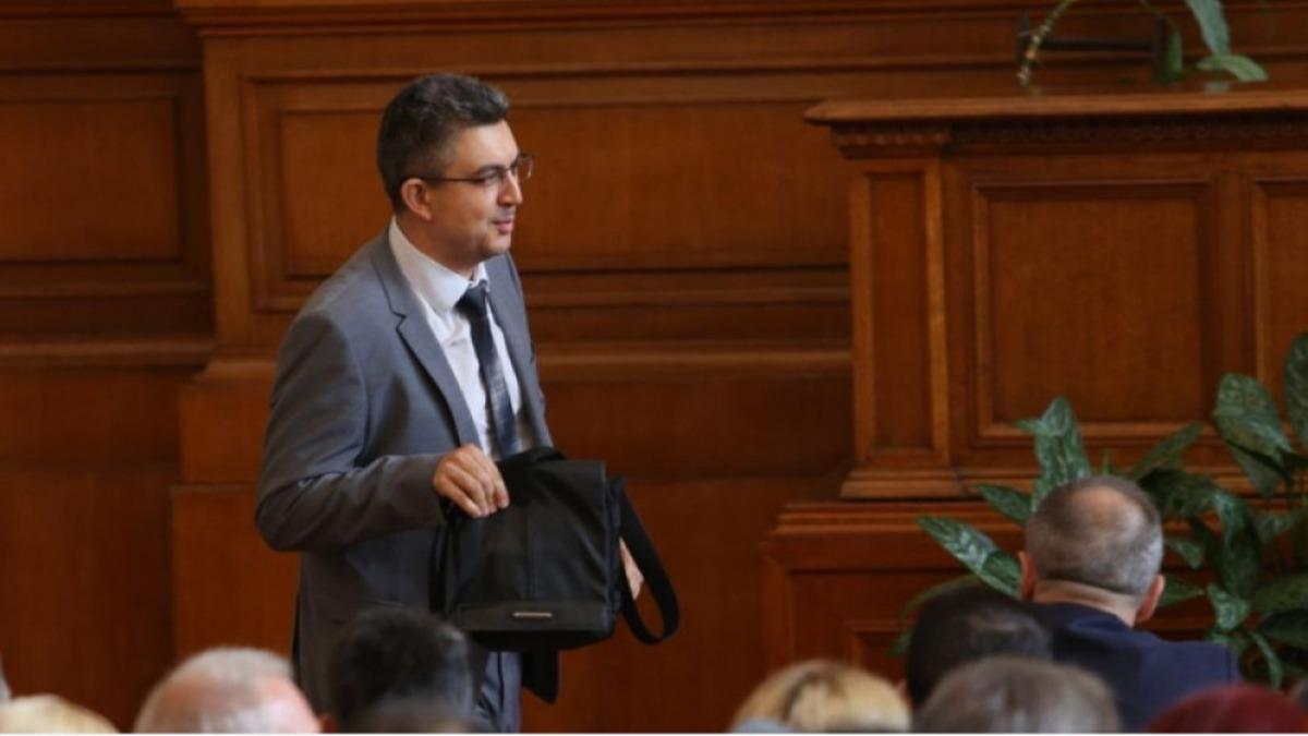 Bulgaristan'da hkmeti kurmakla grevlendirilen Plamen Nikolov istifa etti