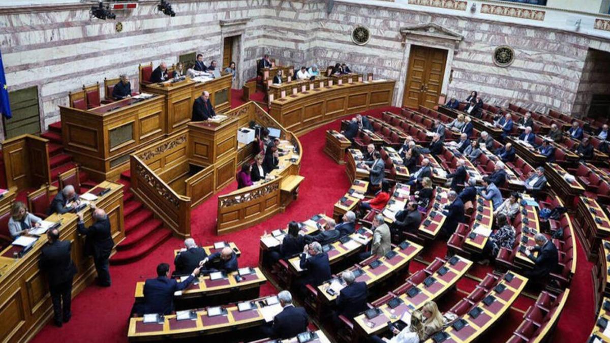 Yunanistan kabine deiikliine gitti