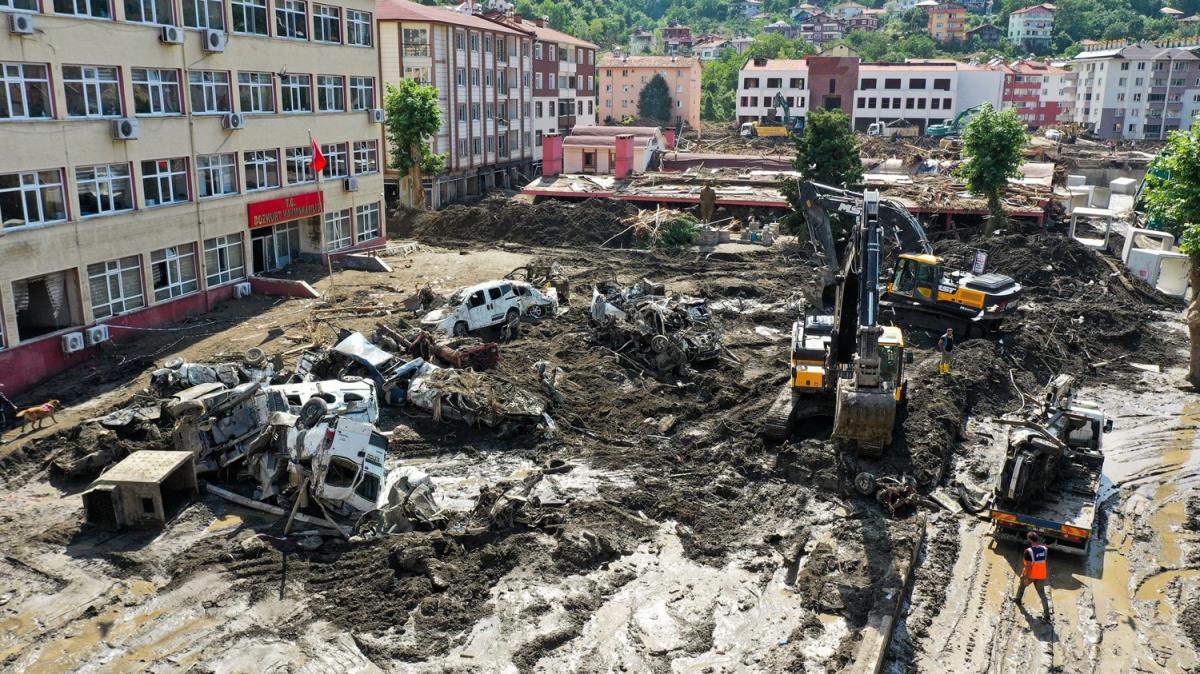 Karadeniz'deki sel felaketinde can kayb 62'ye ykseldi 