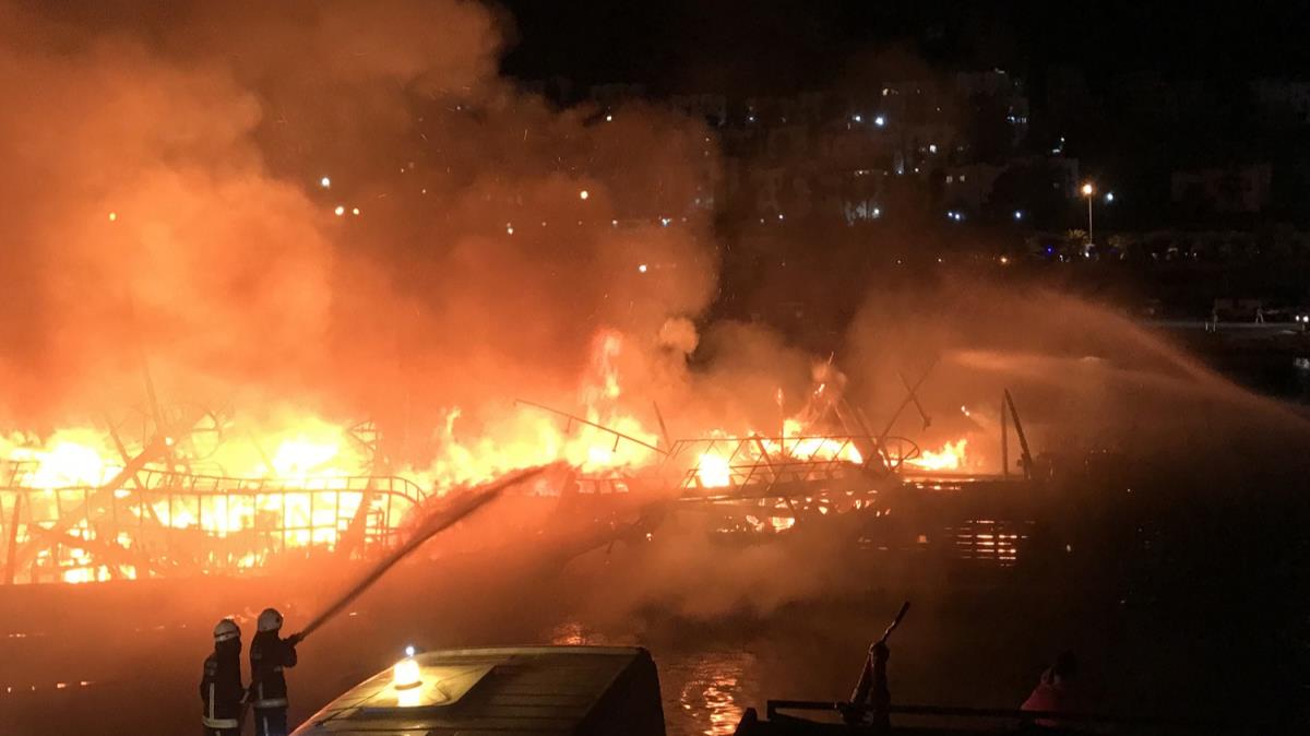 Alanya'da tur teknelerinde yangn kt