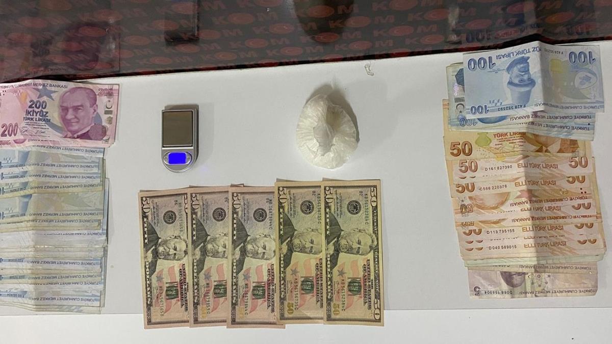 Polis ekipleri uyuturucu tacirlerine gz atrmyor