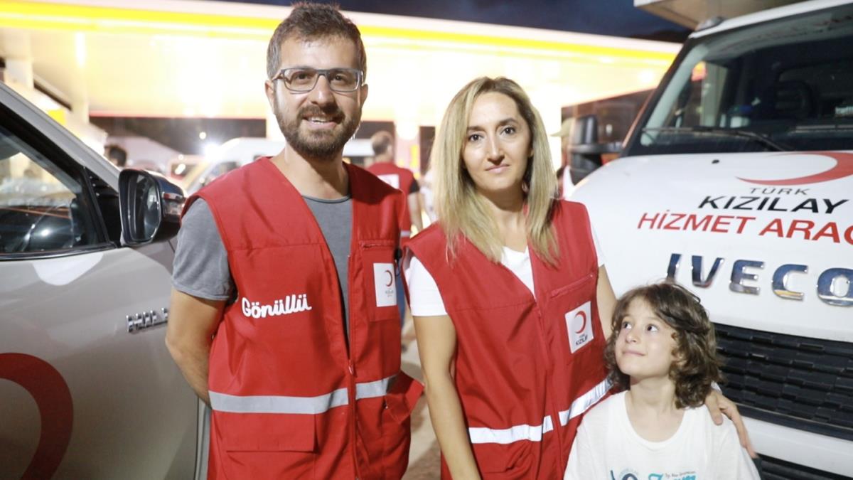 Trk Kzlay gnllleri, sel felaketinden sonra ihtiya sahiplerini yalnz brakmad 
