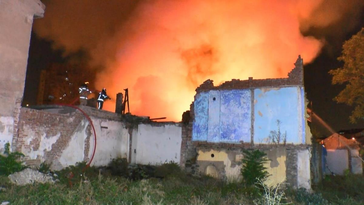Bursa'da 2 katl metruk bina yangn sonucu kt