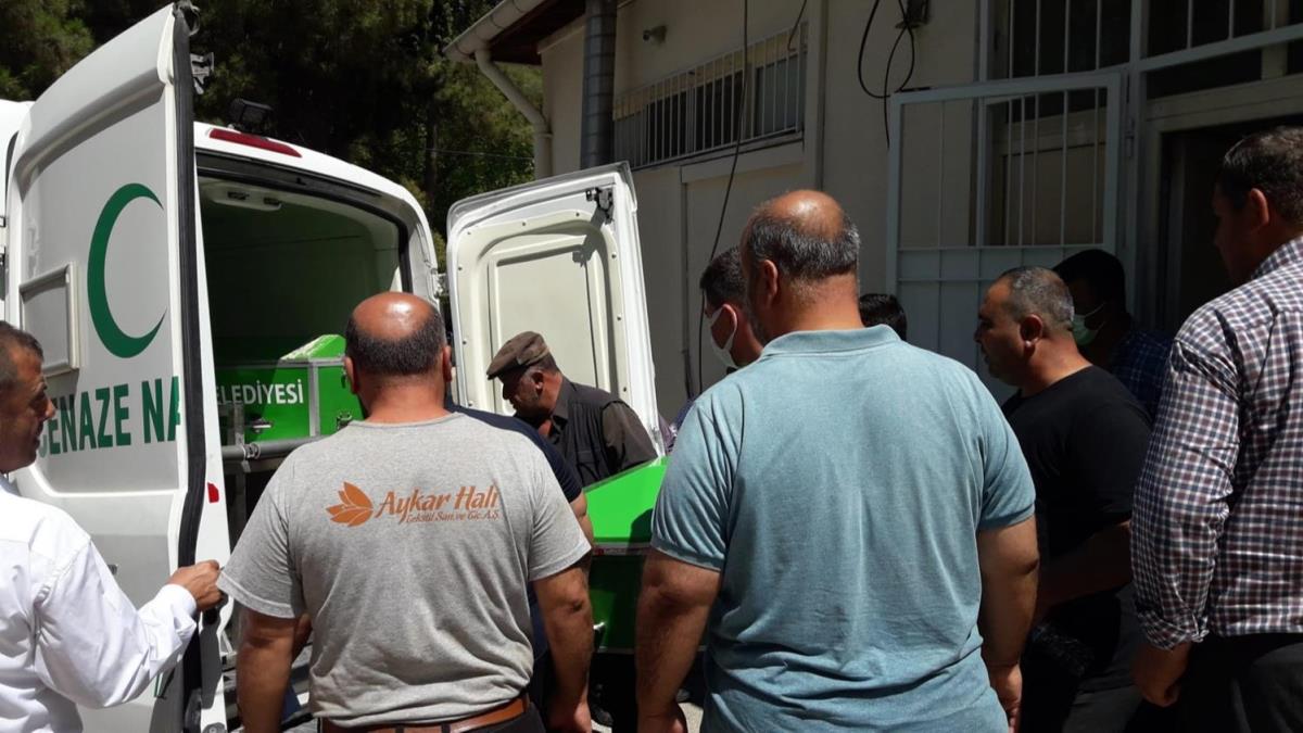 Direksiyon banda kalp krizi geiren 55 yandaki adam hayatn kaybetti