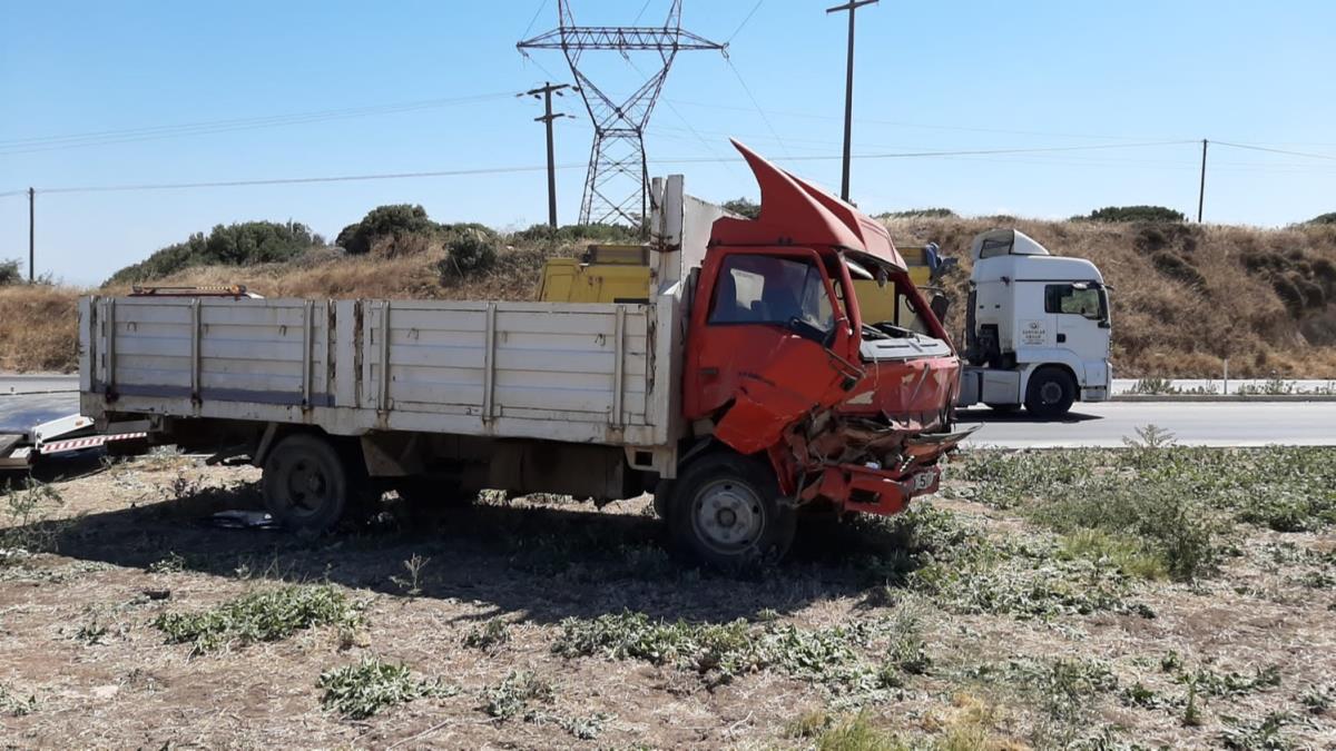 Otomobil ile kamyonet arpt, 2 kii hayatn kaybetti