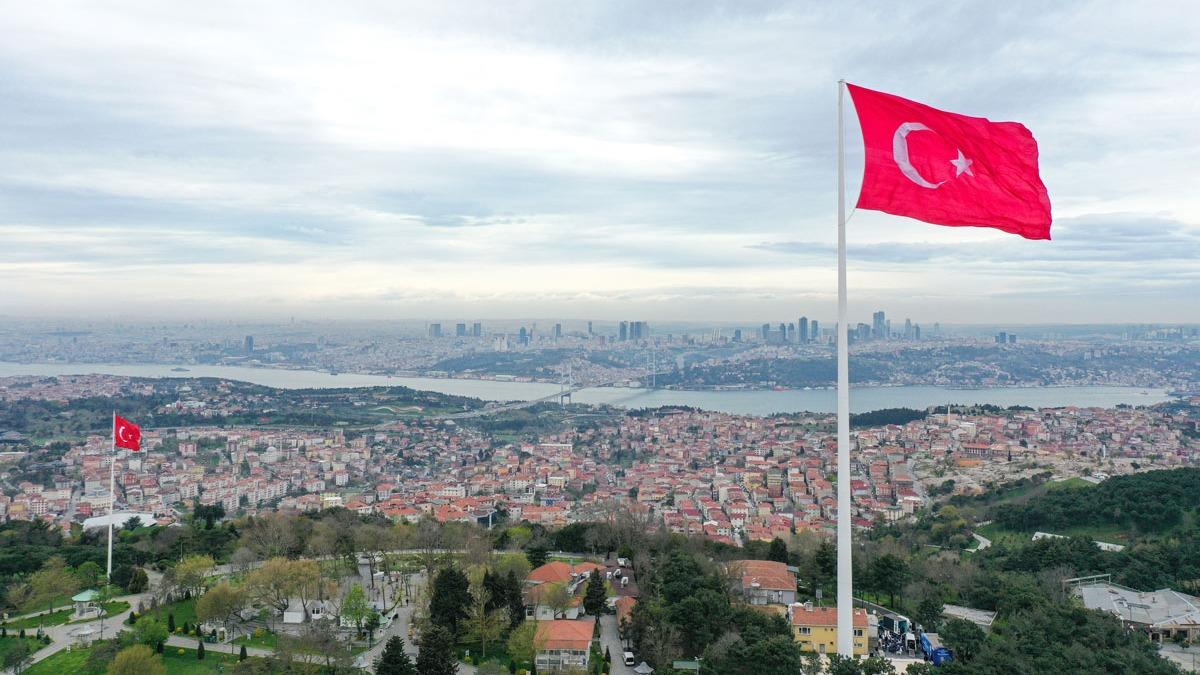 Trkiye'nin en byk bayraklar stanbul Boaz'nn iki yakasnda dalgalanacak