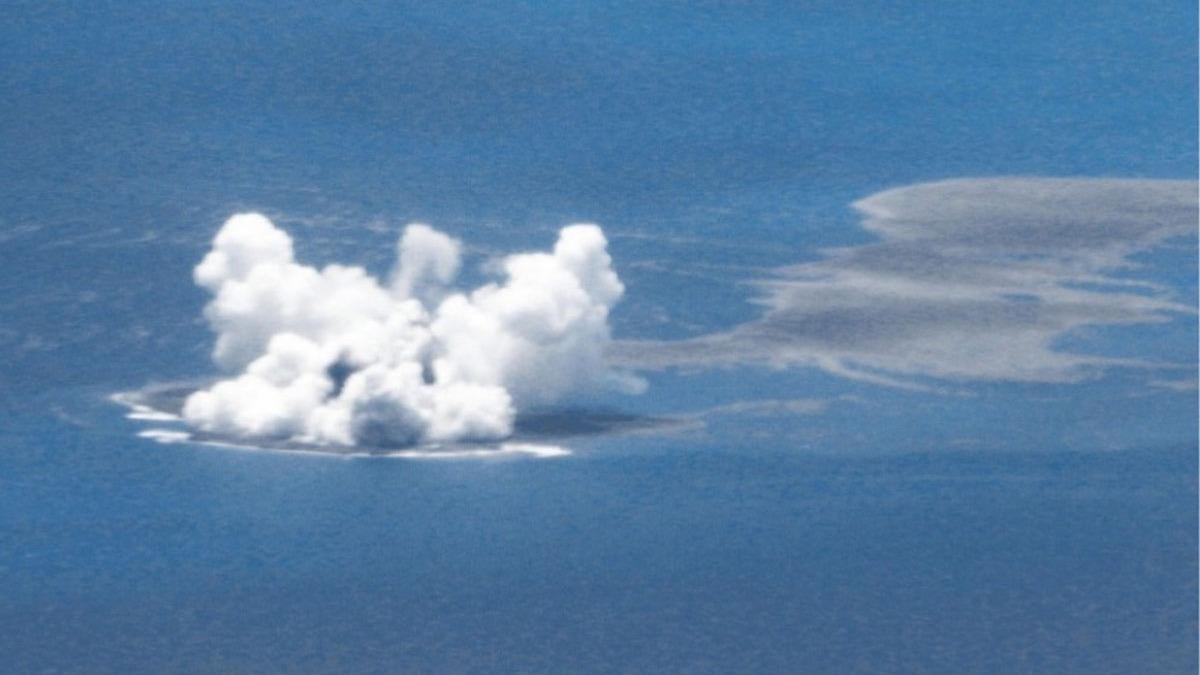 Japonya'nn gneyinde denizalt yanardann patlamasyla yeni bir ada ortaya kt