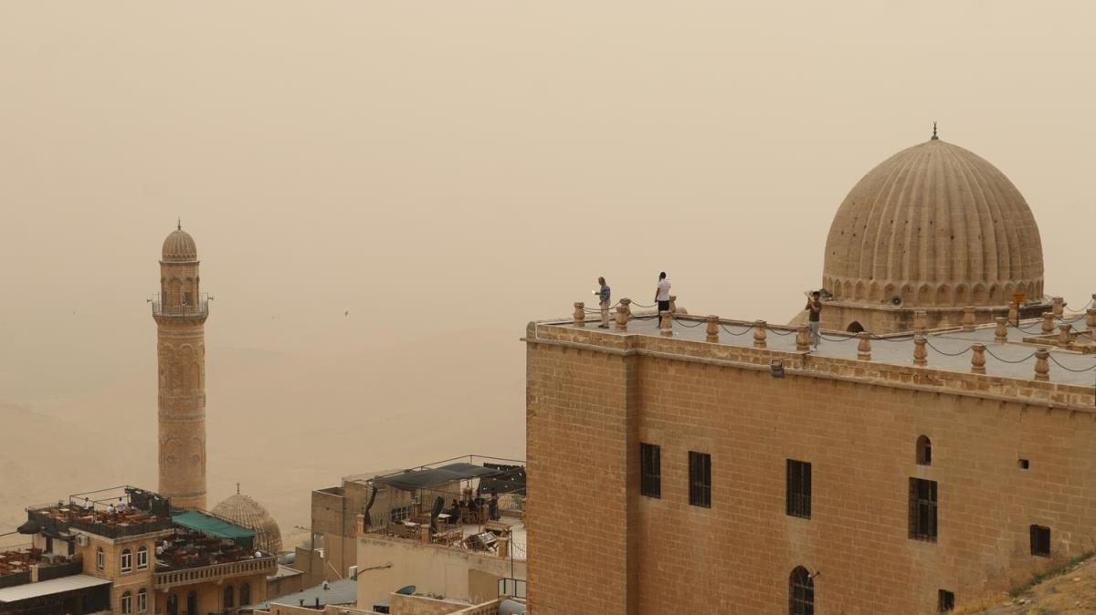 Mardin'de toz bulutu etkili oldu