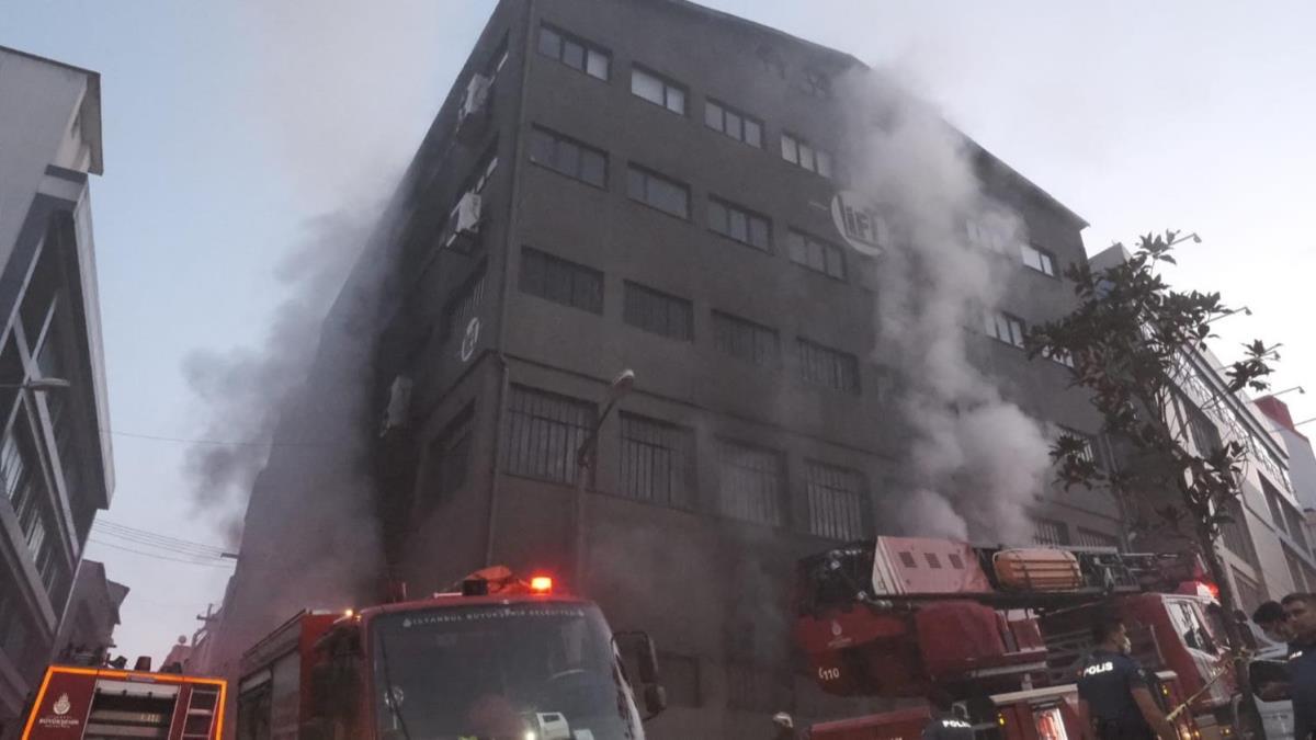 stanbul'da ambalaj atlyesinde yangn