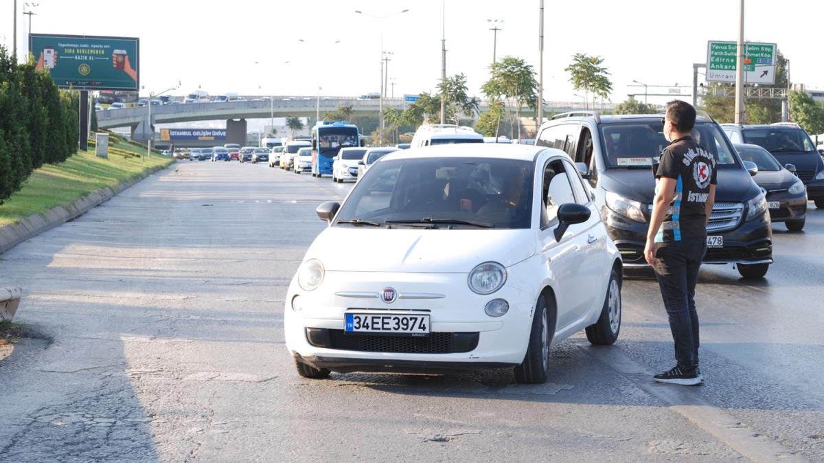 stanbul'da trafik denetimi: O aralar durduruldu