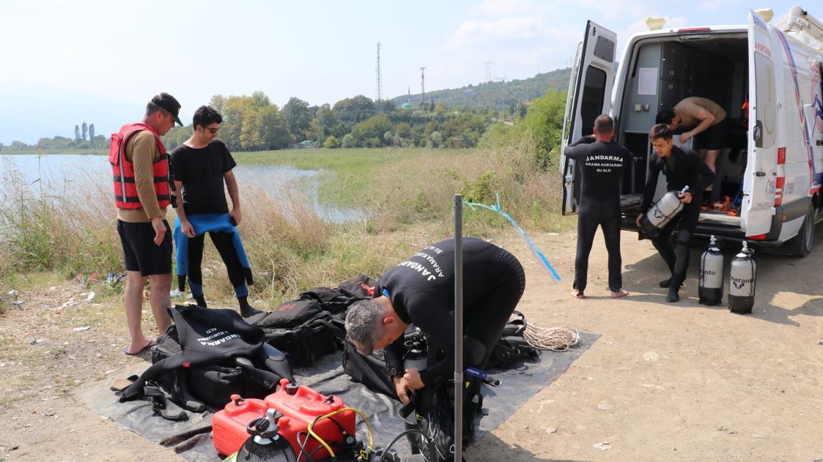 Sapanca Gl'ne girdikten sonra kaybolan kiiyi arama almalar sryor