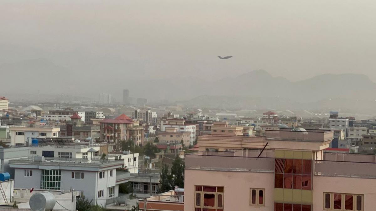 Afganistan'n Kam Air havayolu irketi, Kabil Havaliman'ndaki uaklarn gvenlik nedeniyle ran'a naklediyor