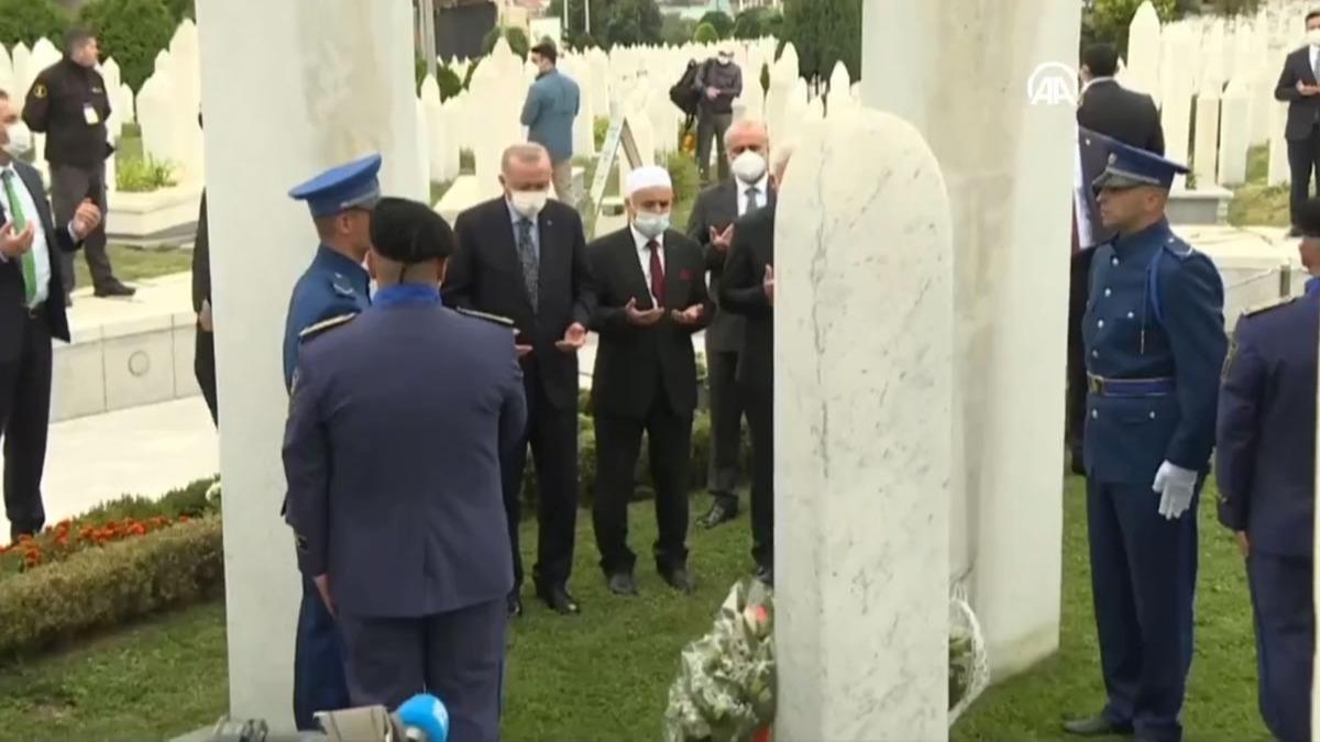 Cumhurbakan Erdoan, Aliya zzetbegovi'in kabrini ziyaret etti