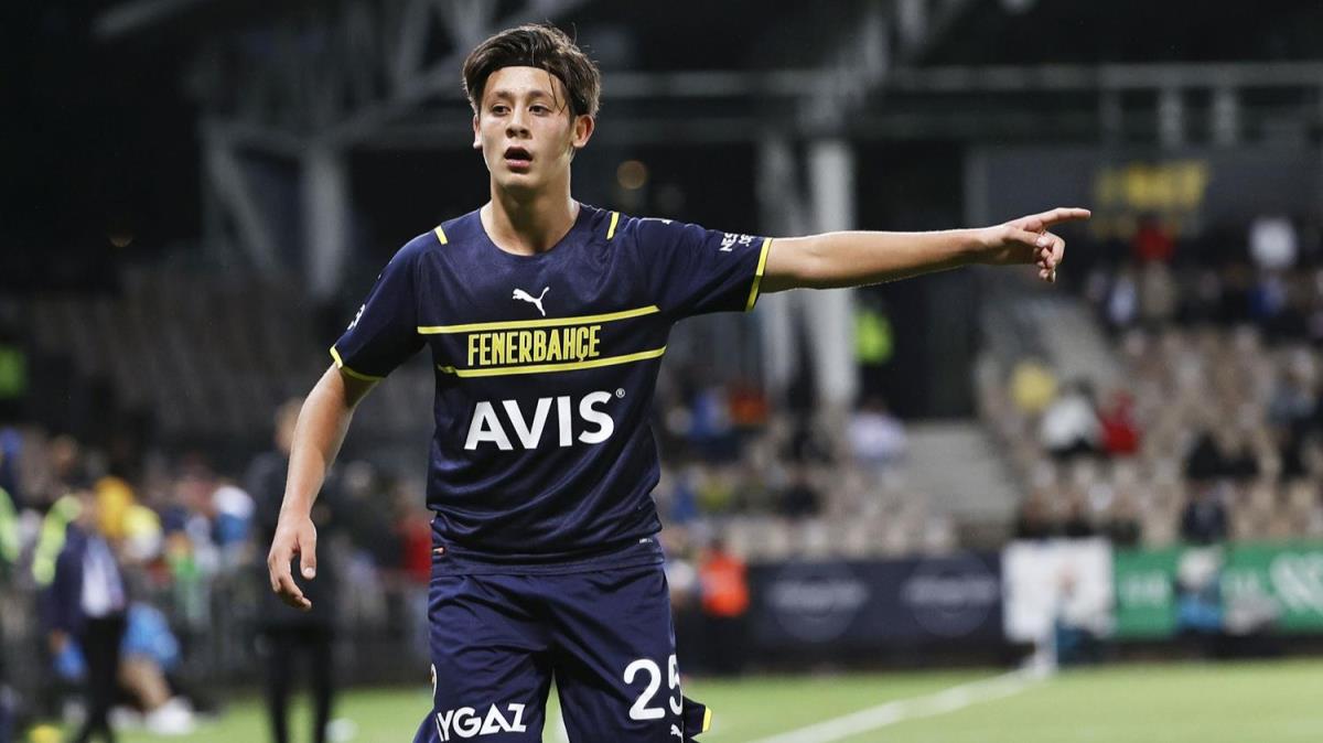 Fenerbahe genleriyle parlyor